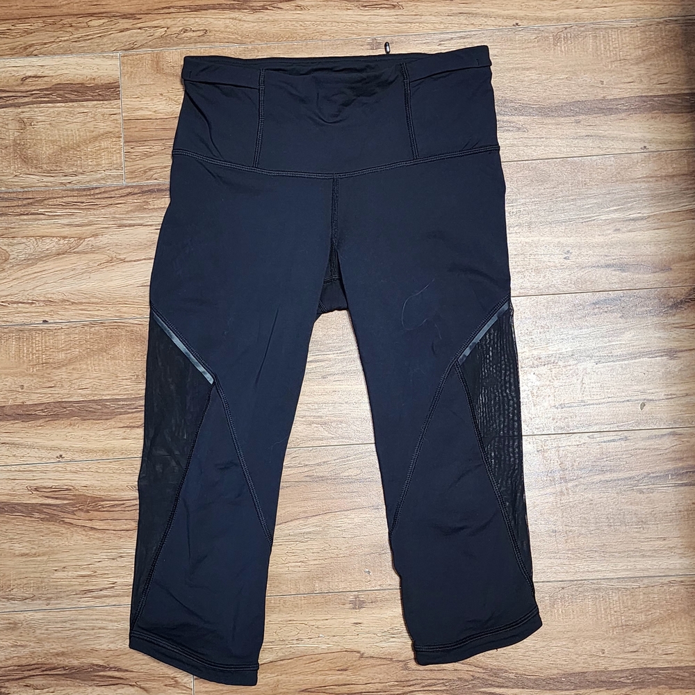 Lululemon Size 6 Black Leggings with Mesh Detail